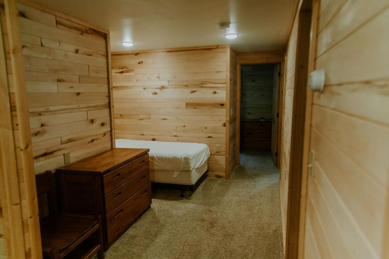 Silver Rapids Lodge & Campground Ely Buitenkant foto