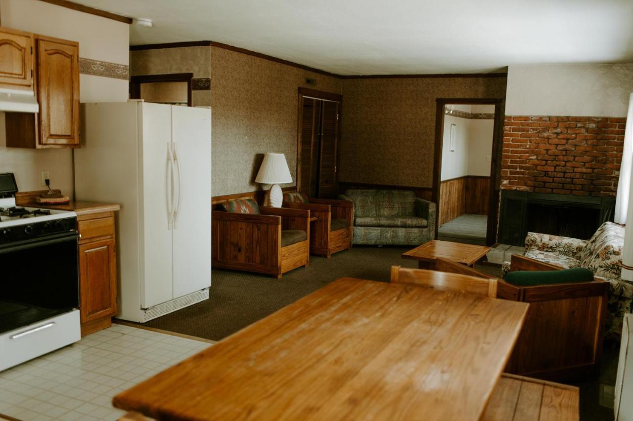 Silver Rapids Lodge & Campground Ely Buitenkant foto