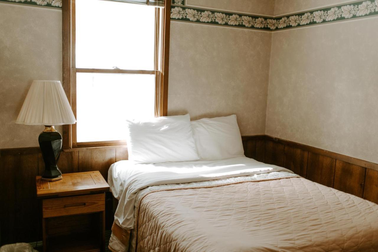Silver Rapids Lodge & Campground Ely Buitenkant foto
